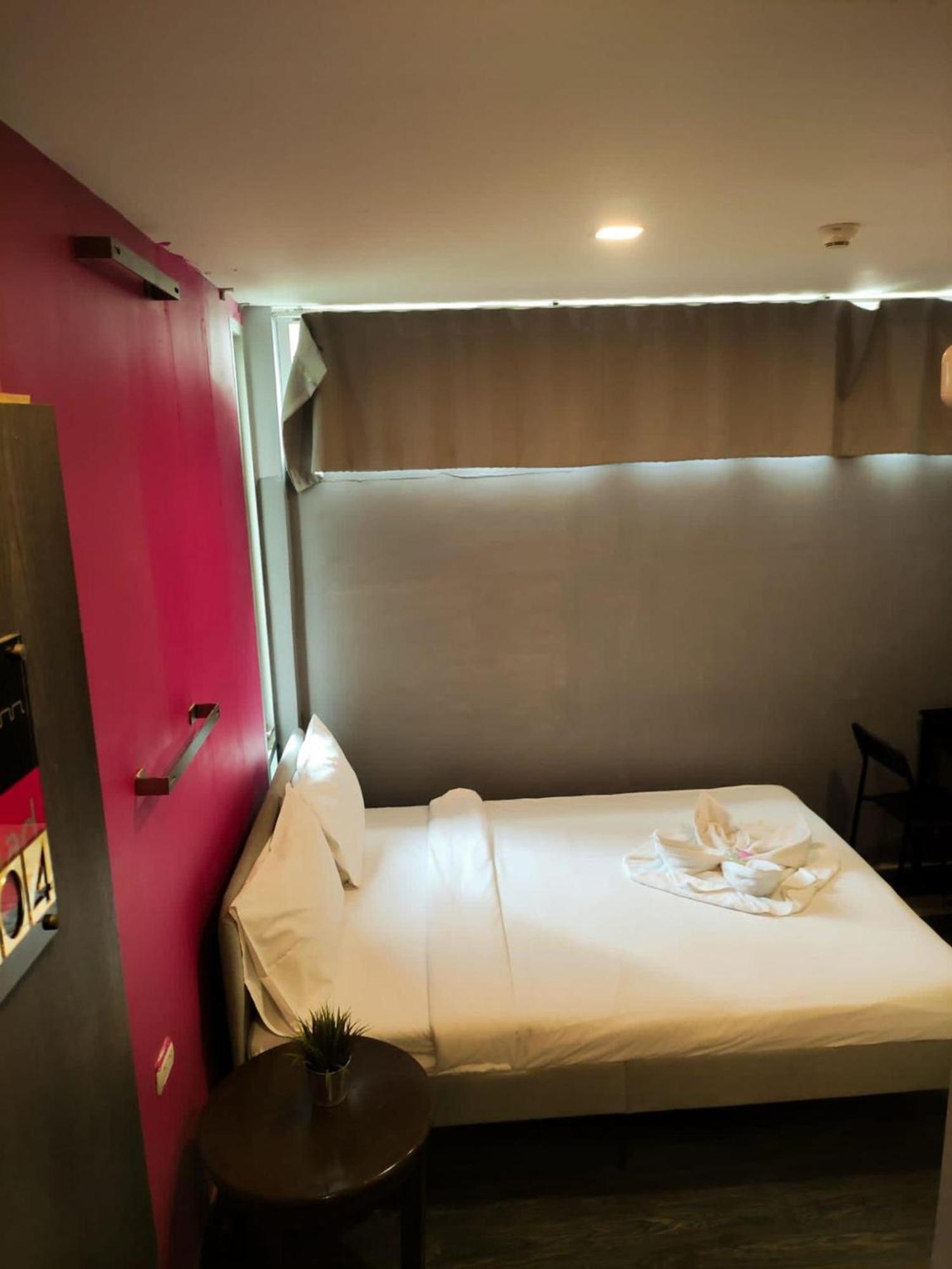 Cheqinn Hostel - Sukhumvit 4 Nana Plaza Bangkok Esterno foto