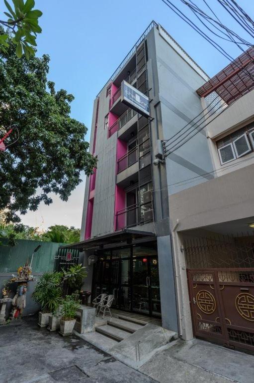 Cheqinn Hostel - Sukhumvit 4 Nana Plaza Bangkok Esterno foto