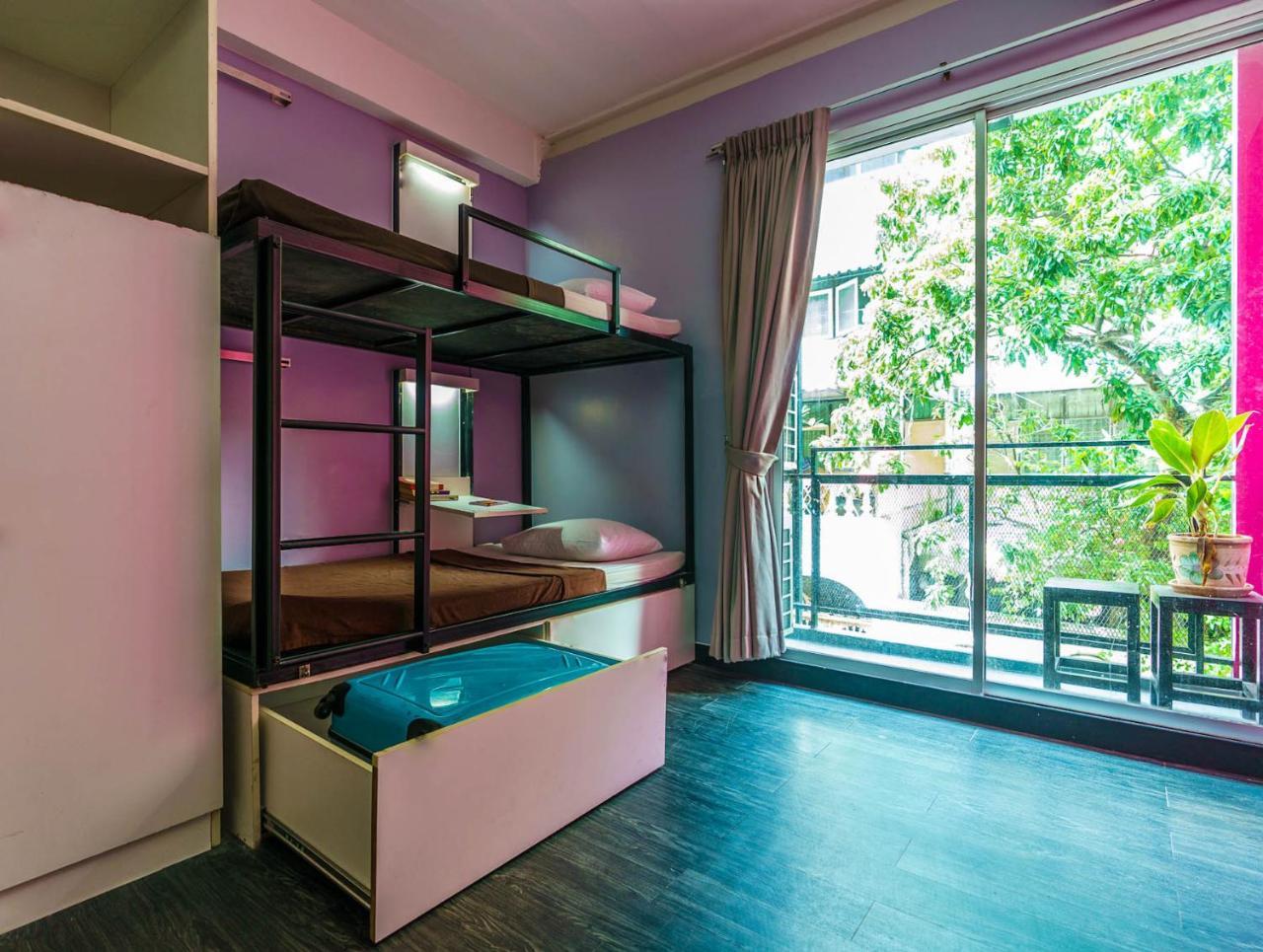 Cheqinn Hostel - Sukhumvit 4 Nana Plaza Bangkok Esterno foto