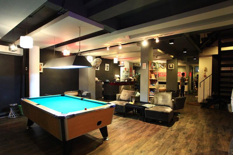 Cheqinn Hostel - Sukhumvit 4 Nana Plaza Bangkok Esterno foto