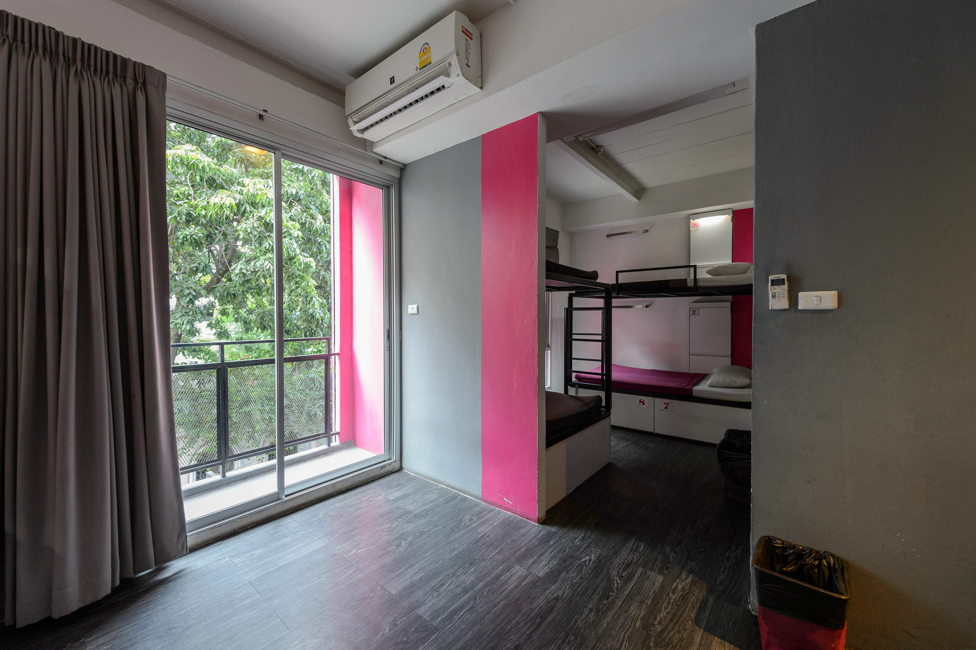 Cheqinn Hostel - Sukhumvit 4 Nana Plaza Bangkok Esterno foto